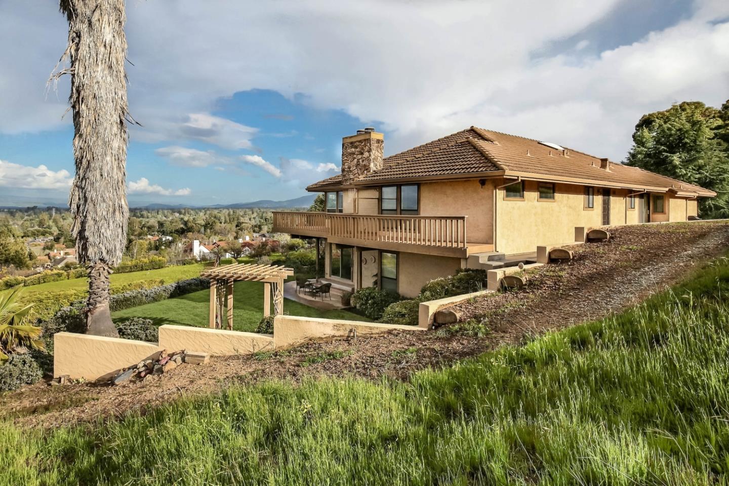 12327 Farr Ranch Road Saratoga, CA 95070 - Photo 42 of 50 Gallery Image 42