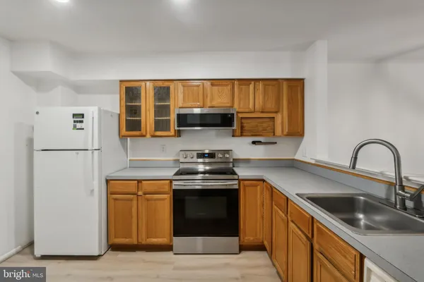 $2,550 | 8016 Pantano Place, Unit 17, Alexandria, VA 22309