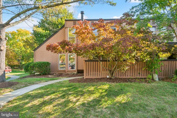 $2,550 | 8016 Pantano Place, Unit 17, Alexandria, VA 22309