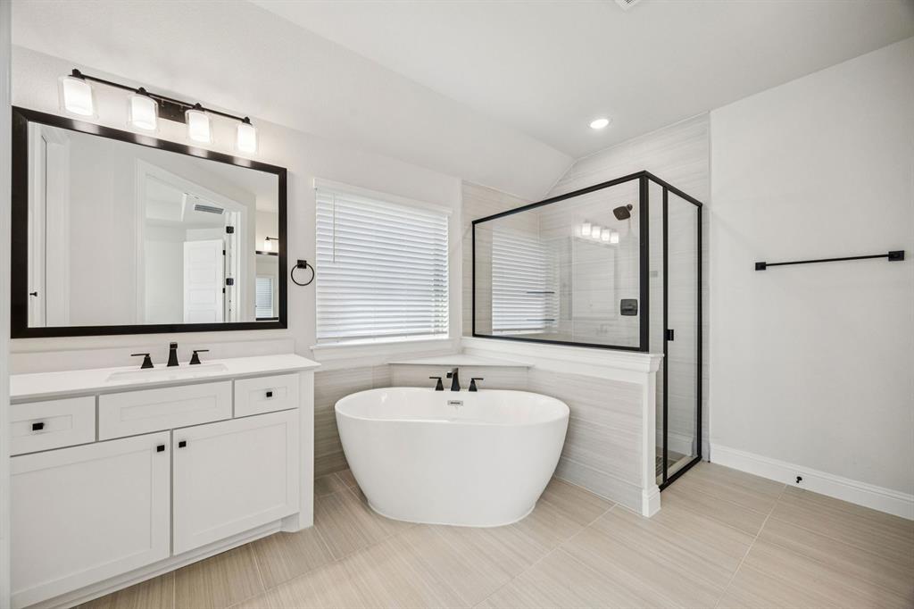 744 Carriage Hl Road Midlothian, TX 76065 - Photo 9 of 23 a spacious bathroom with 2 sink and a mirror