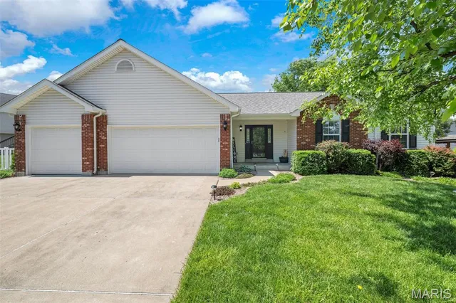 $399,900 | 219 Niagra Drive, Wentzville, MO 63385