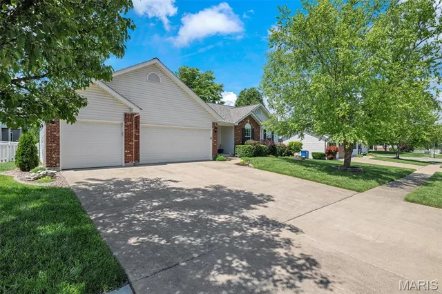 $399,900 | 219 Niagra Drive, Wentzville, MO 63385