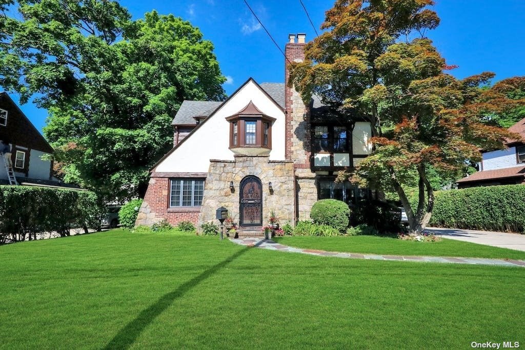 7 Polo Road Great Neck, NY 11023 - Photo 1 of 1 Gallery Image 1