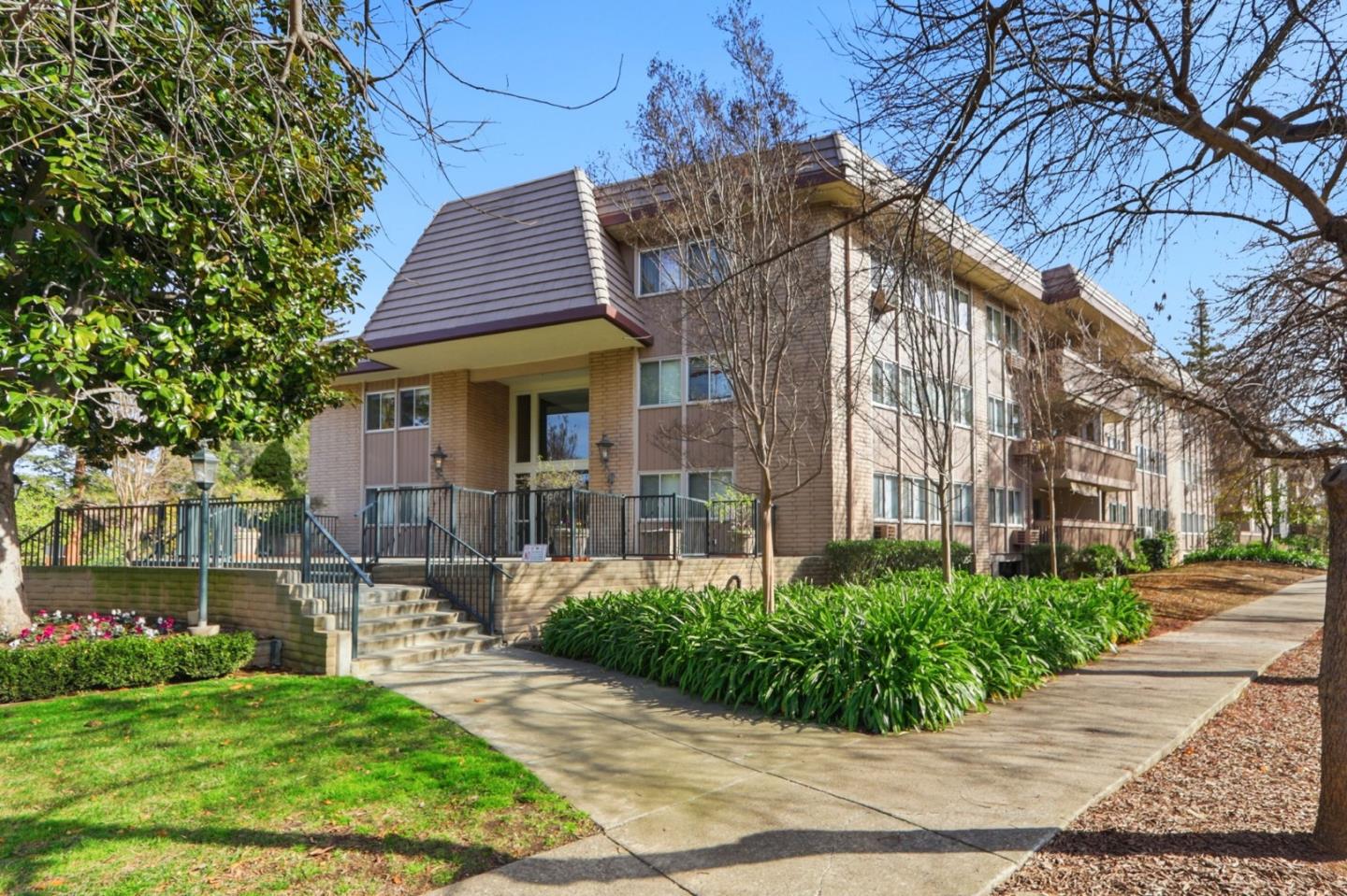 150 West Edith Avenue, Unit 13 Los Altos, CA 94022 - Photo 2 of 22