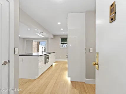 $739,000 | 2 Putnam Hill, Unit 1A, Greenwich, CT 06830