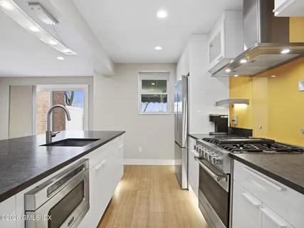 $739,000 | 2 Putnam Hill, Unit 1A, Greenwich, CT 06830