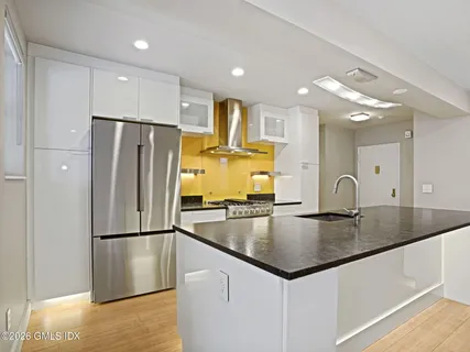 $739,000 | 2 Putnam Hill, Unit 1A, Greenwich, CT 06830