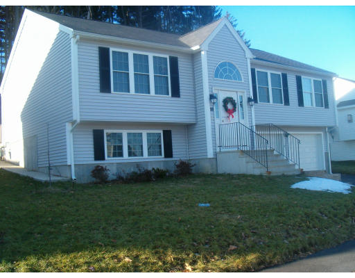 39 Cheyenne Road Worcester, MA 01606 - Photo 2 of 3 Gallery Image 2