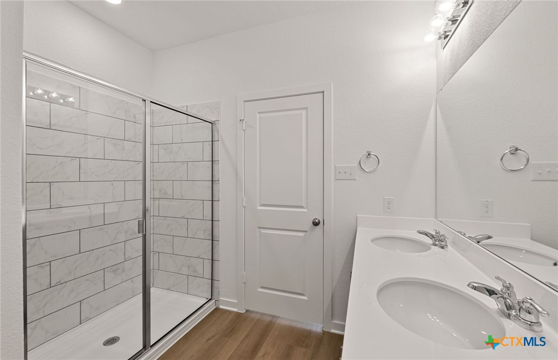 1362 Richards Rnch Road Belton, TX 76513 - Photo 12 of 25 Primary Bathroom