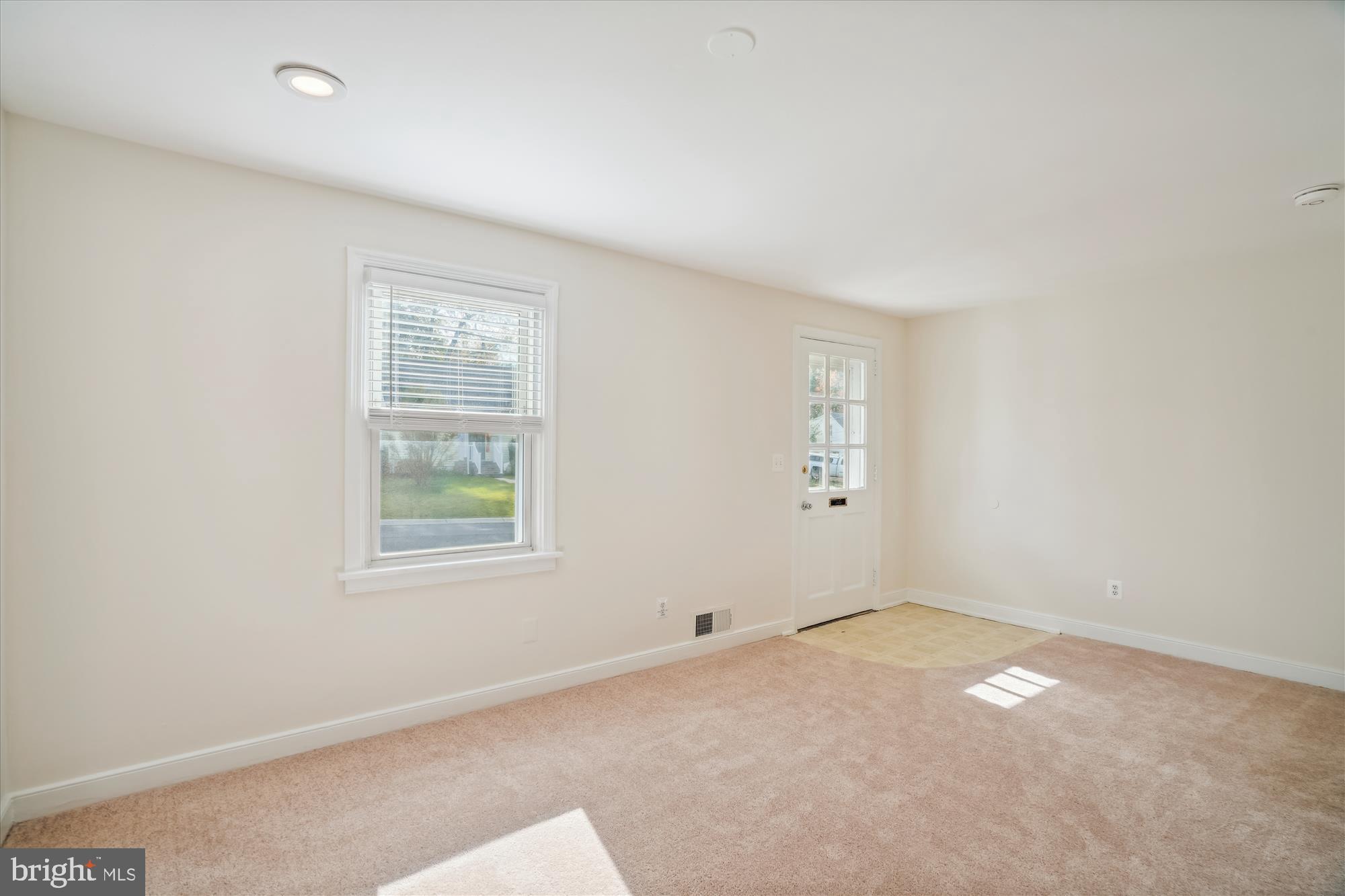 2811 Munson Street Silver Spring, MD 20902 - Photo 6 of 69 Large Living Room
