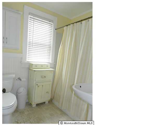 528 River Road Fair Haven, NJ 07704 - Photo 12 of 17 2nd level full bath