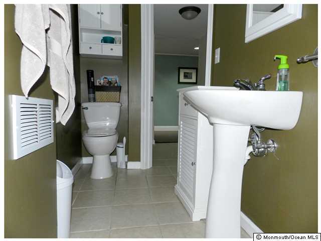 528 River Road Fair Haven, NJ 07704 - Photo 14 of 17 Full bath in basement