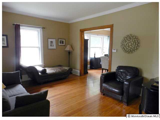 528 River Road Fair Haven, NJ 07704 - Photo 4 of 17 Living room