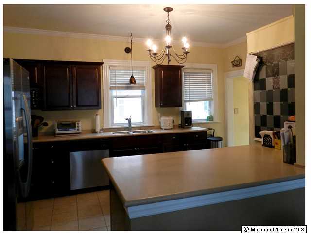 528 River Road Fair Haven, NJ 07704 - Photo 7 of 17 Sunny kitchen