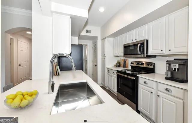 $1,555 | 3460 Kingsboro Road Northeast, Unit 437, Atlanta, GA 30326