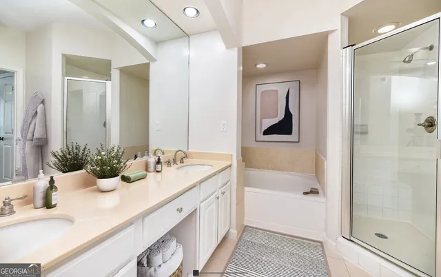 $1,555 | 3460 Kingsboro Road Northeast, Unit 437, Atlanta, GA 30326