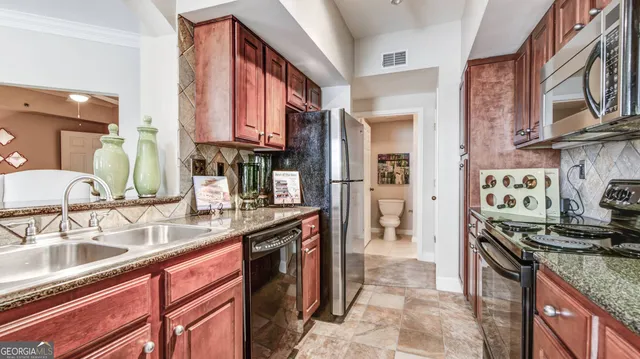 $1,555 | 3460 Kingsboro Road Northeast, Unit 437, Atlanta, GA 30326