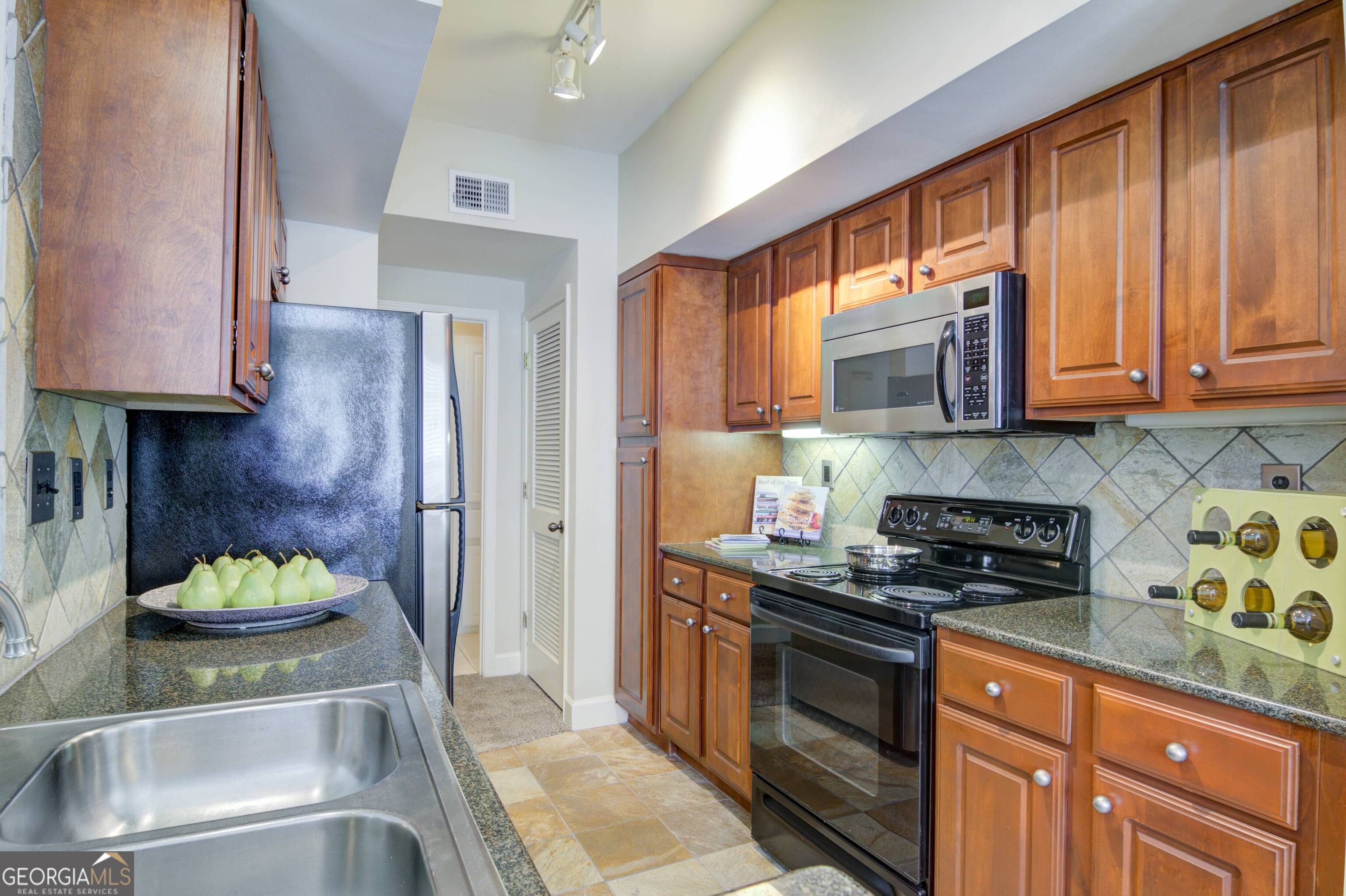 3460 Kingsboro Road Northeast, Unit 437 Atlanta, GA 30326 - Photo 8 of 42