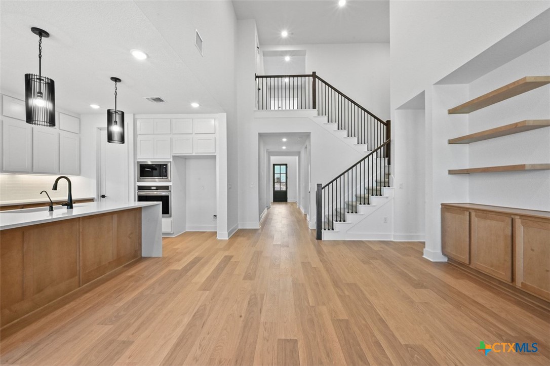 8616 Peristyle Drive Austin, TX 78744 - Photo 11 of 21 Family Room