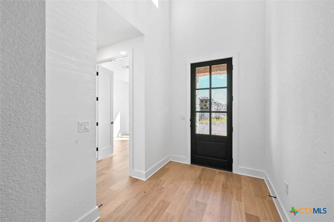 8616 Peristyle Drive Austin, TX 78744 - Photo 16 of 21 Entry