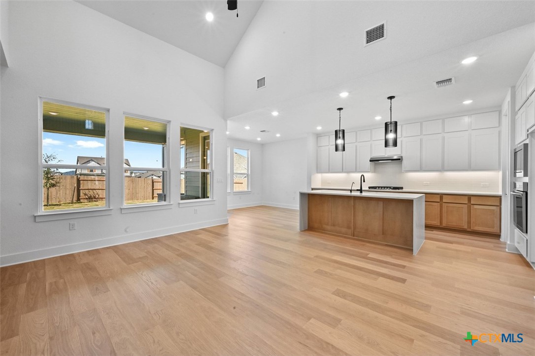 8616 Peristyle Drive Austin, TX 78744 - Photo 10 of 21 Family Room