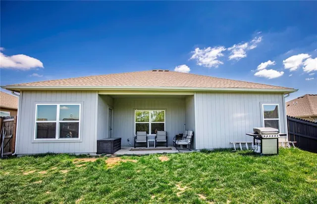 $324,850 | 708 Roseberry Drive, Paola, KS 66071