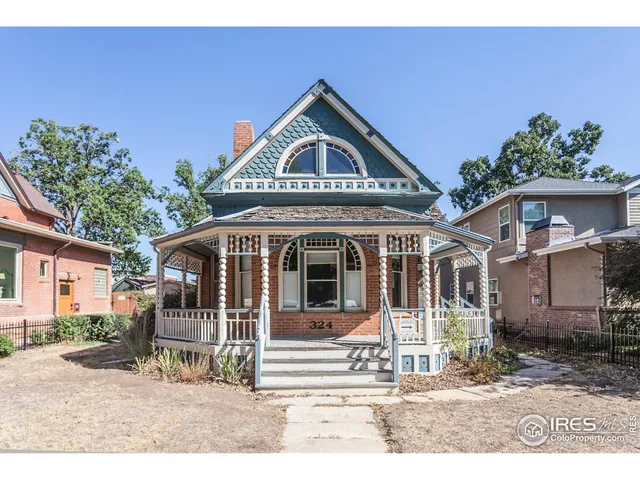 a view of a house with a small yard and plants