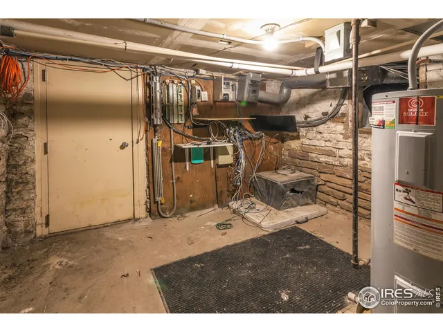 a view of entryway with an outdoor space