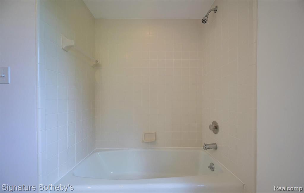 1875 Pine Ridge Lane Bloomfield Hills, MI 48302 - Photo 28 of 40