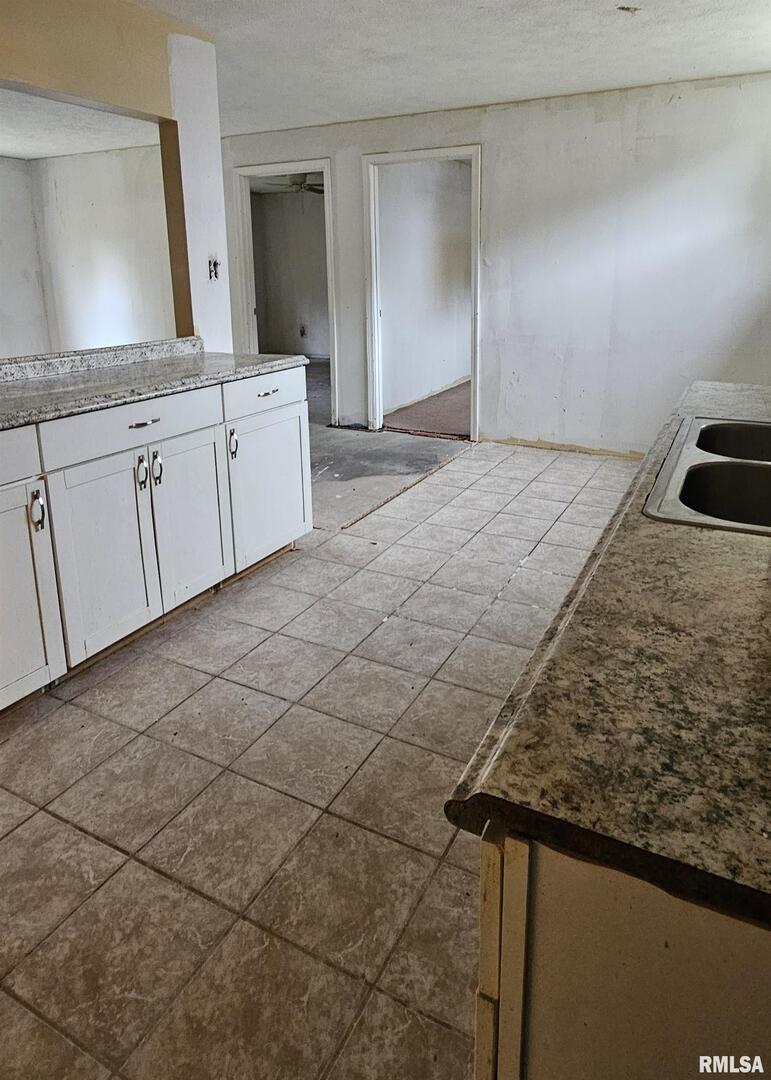 104 South Park Street Hurst, IL 62949 - Photo 8 of 16