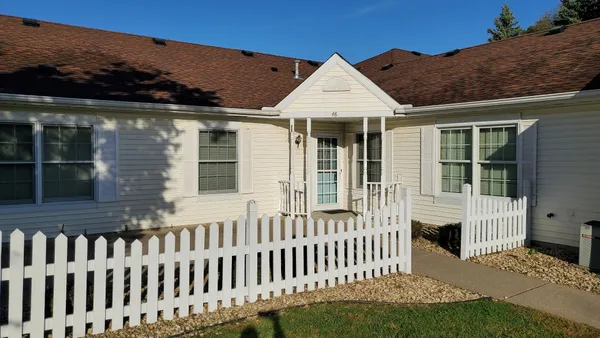 $210,000 | 48 Thompson Avenue West, Unit 40, West St. Paul, MN 55118