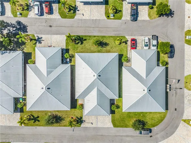 $227,500 | 175 Village Circle, Unit 32, LaBelle, FL 33935