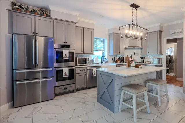 $699,900 | 19 Feather Fall Place, The Woodlands, TX 77381