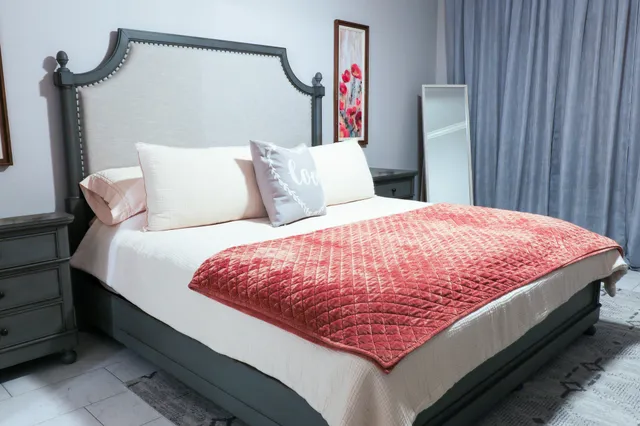 $699,900 | 19 Feather Fall Place, The Woodlands, TX 77381