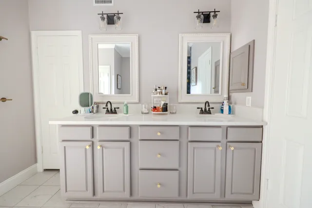 $699,900 | 19 Feather Fall Place, The Woodlands, TX 77381