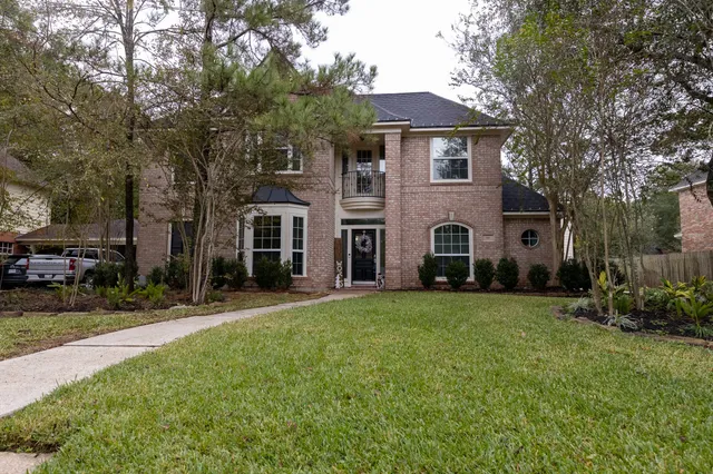 $699,900 | 19 Feather Fall Place, The Woodlands, TX 77381