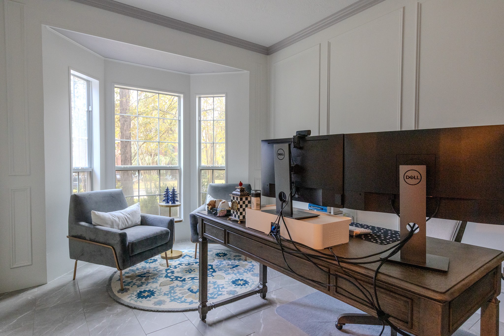 19 Feather Fall Place The Woodlands, TX 77381 - Photo 7 of 20 a living room with furniture and a table