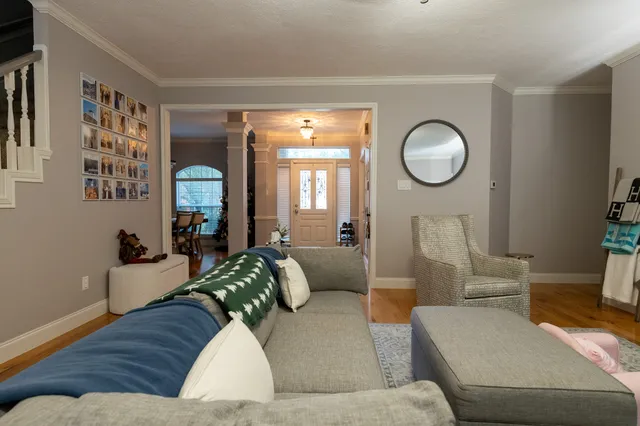 $699,900 | 19 Feather Fall Place, The Woodlands, TX 77381