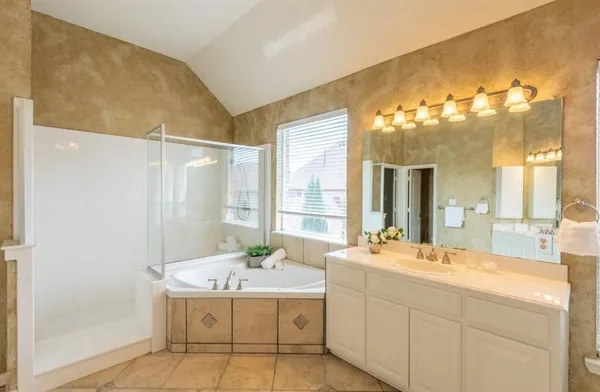 $895,000 | 33 Misty Pond Drive, Frisco, TX 75034
