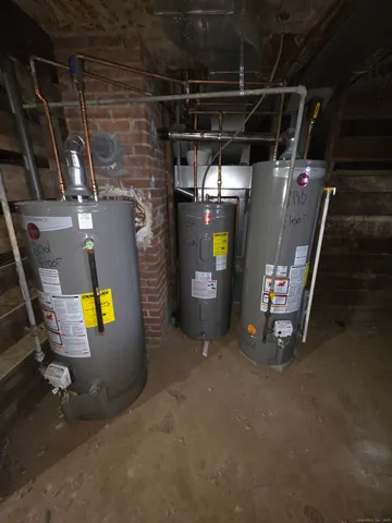 $450,000 | 181 Fairlawn Avenue, Waterbury, CT 06705