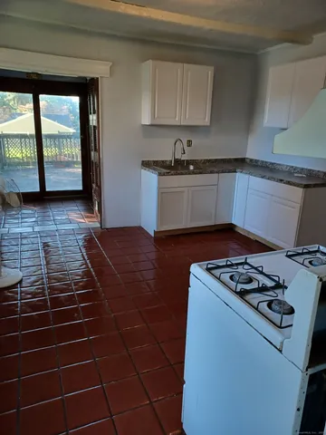 $450,000 | 181 Fairlawn Avenue, Waterbury, CT 06705