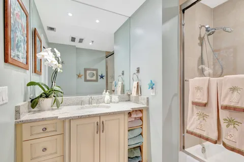 $629,900 | 11370 12 Oaks Way, Unit 218, North Palm Beach, FL 33408