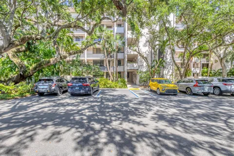 $629,900 | 11370 12 Oaks Way, Unit 218, North Palm Beach, FL 33408