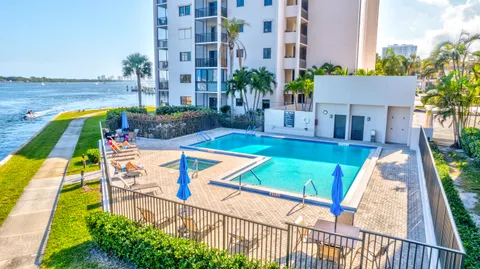 $629,900 | 11370 12 Oaks Way, Unit 218, North Palm Beach, FL 33408