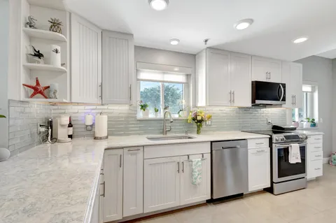 $629,900 | 11370 12 Oaks Way, Unit 218, North Palm Beach, FL 33408