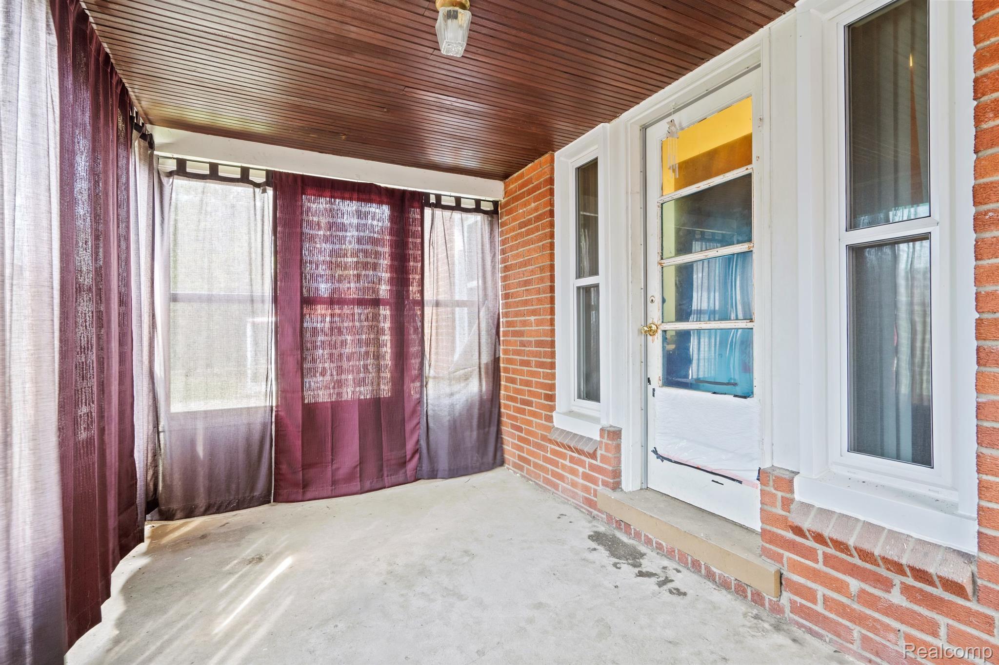249 Riverside Drive Detroit, MI 48215 - Photo 8 of 14 Gallery Image 8