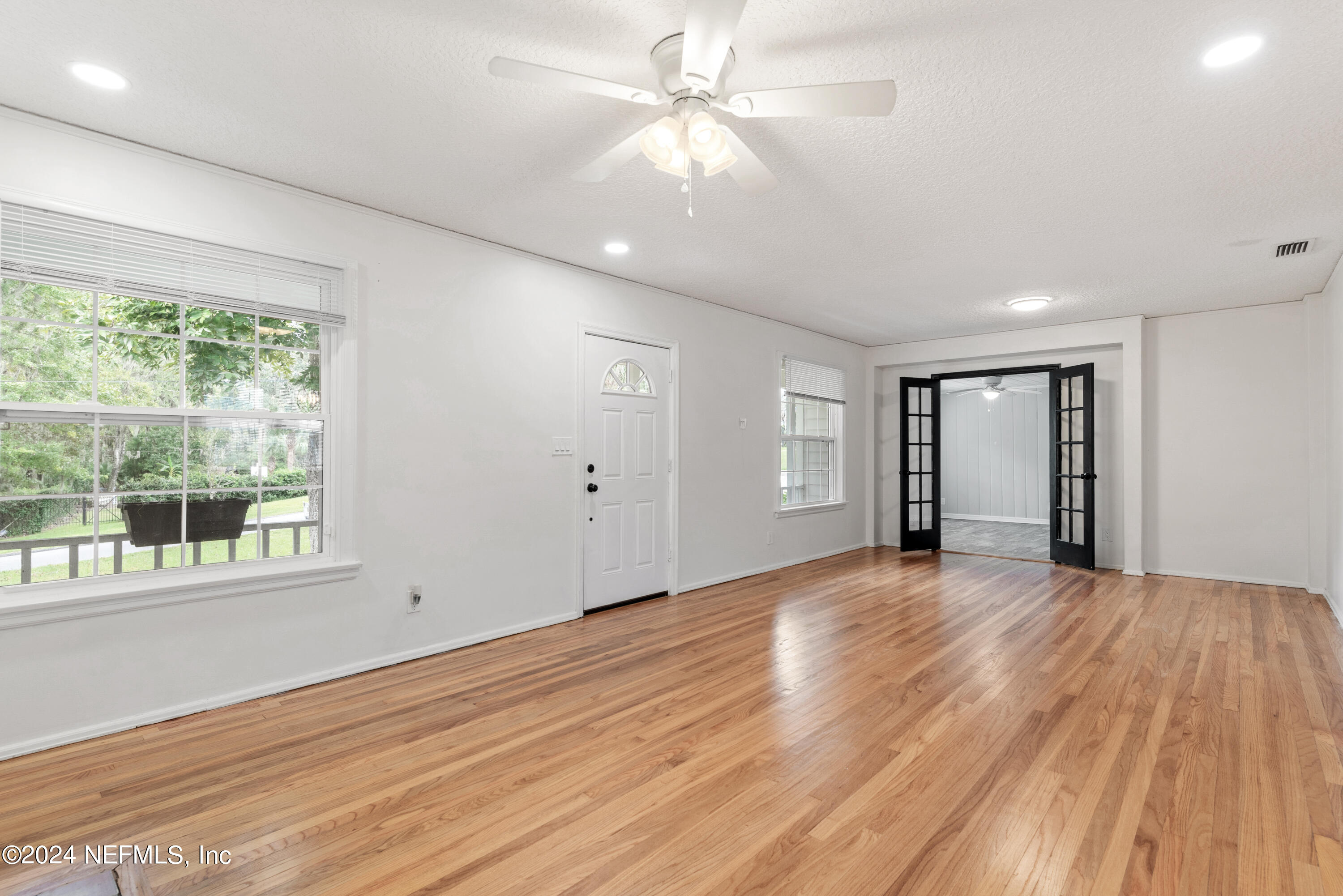 1651 Mayfair Road Jacksonville, FL 32207 - Photo 6 of 38 Main Living