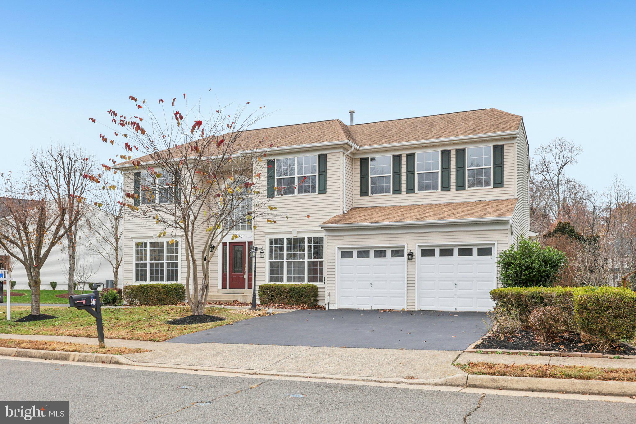 15730 Marbury Heights Way Montclair, VA 22025 - Photo 4 of 69 a front view of a building with garden