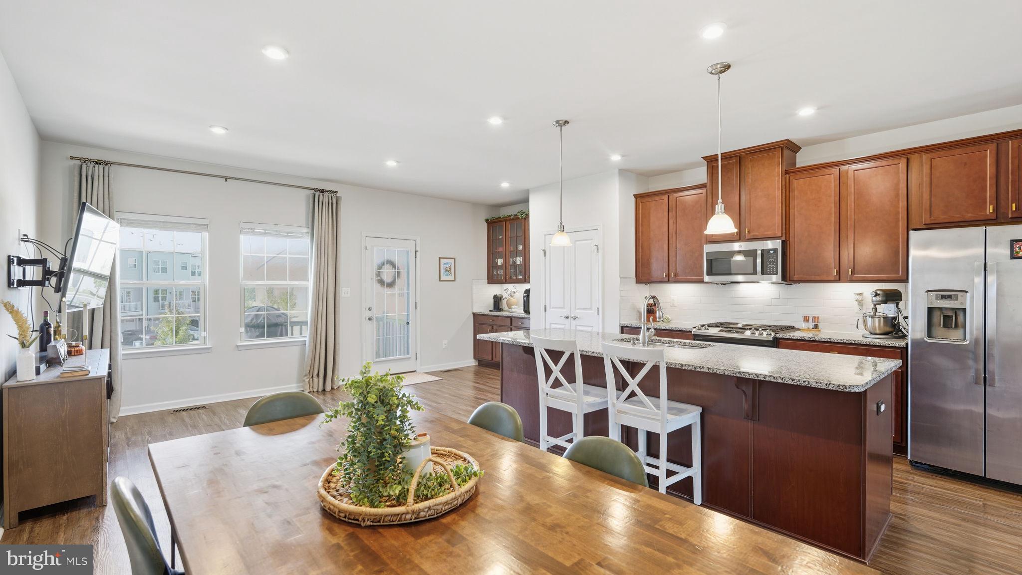 2190 Hemlock Bay Road Dumfries, VA 22026 - Photo 11 of 50 Kitchen dining w/balcony access
