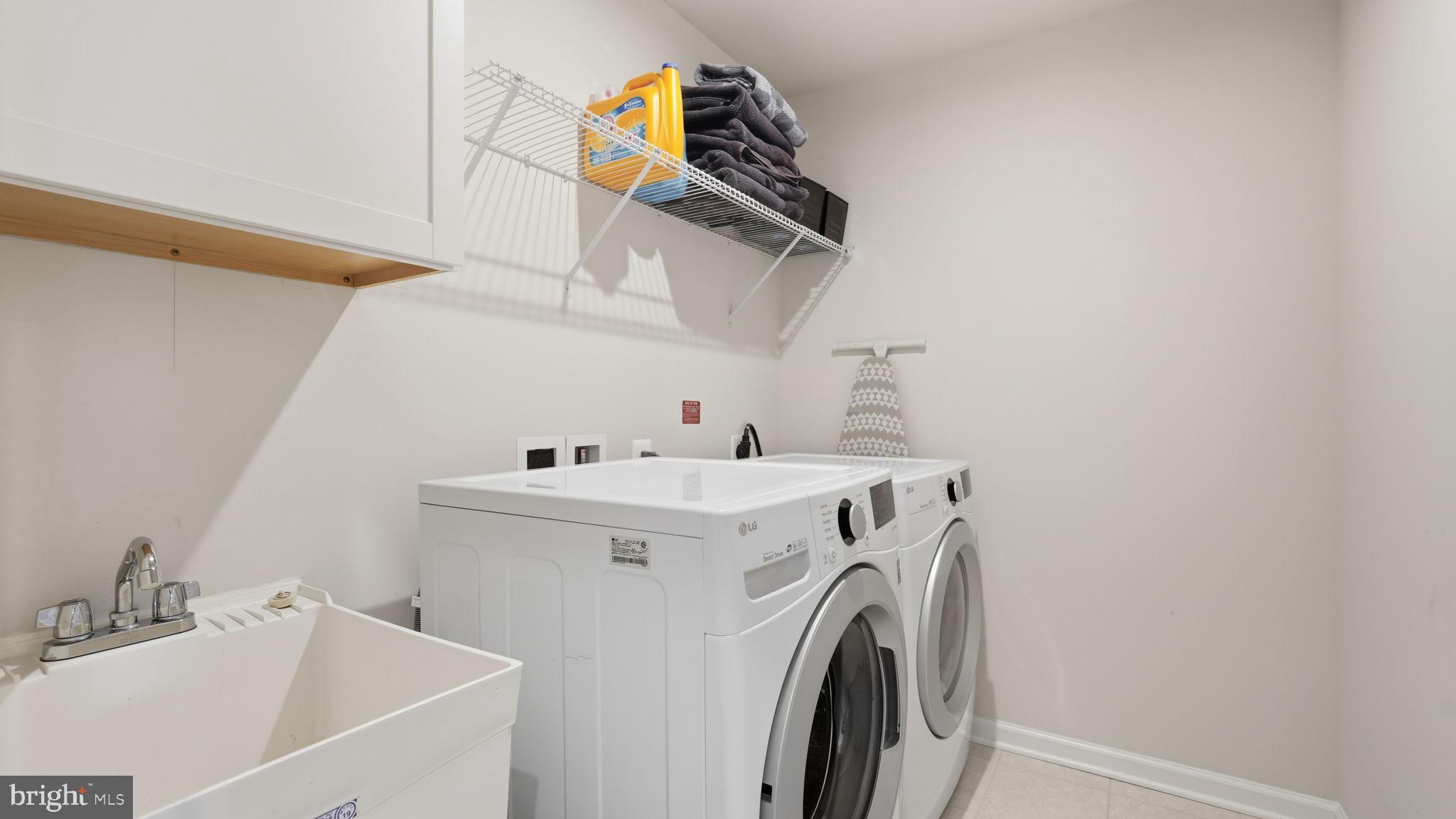 2190 Hemlock Bay Road Dumfries, VA 22026 - Photo 26 of 50 3rd level laundry w/utility sink